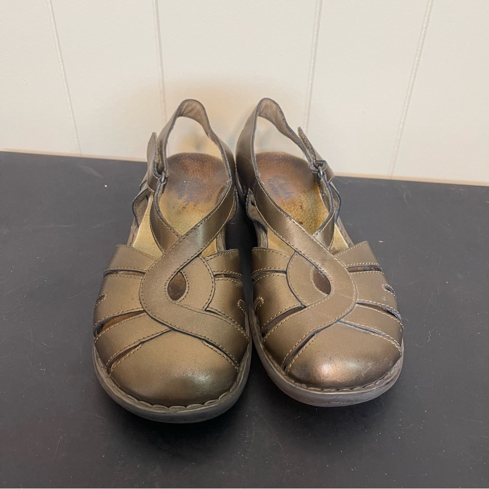 Clarks Bendables Leather Closed Toe Slingback Com… - image 2